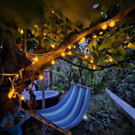 Lemon Garden Apartment-Hot Tub Jacuzzi Gjirokastra Kültér fotó