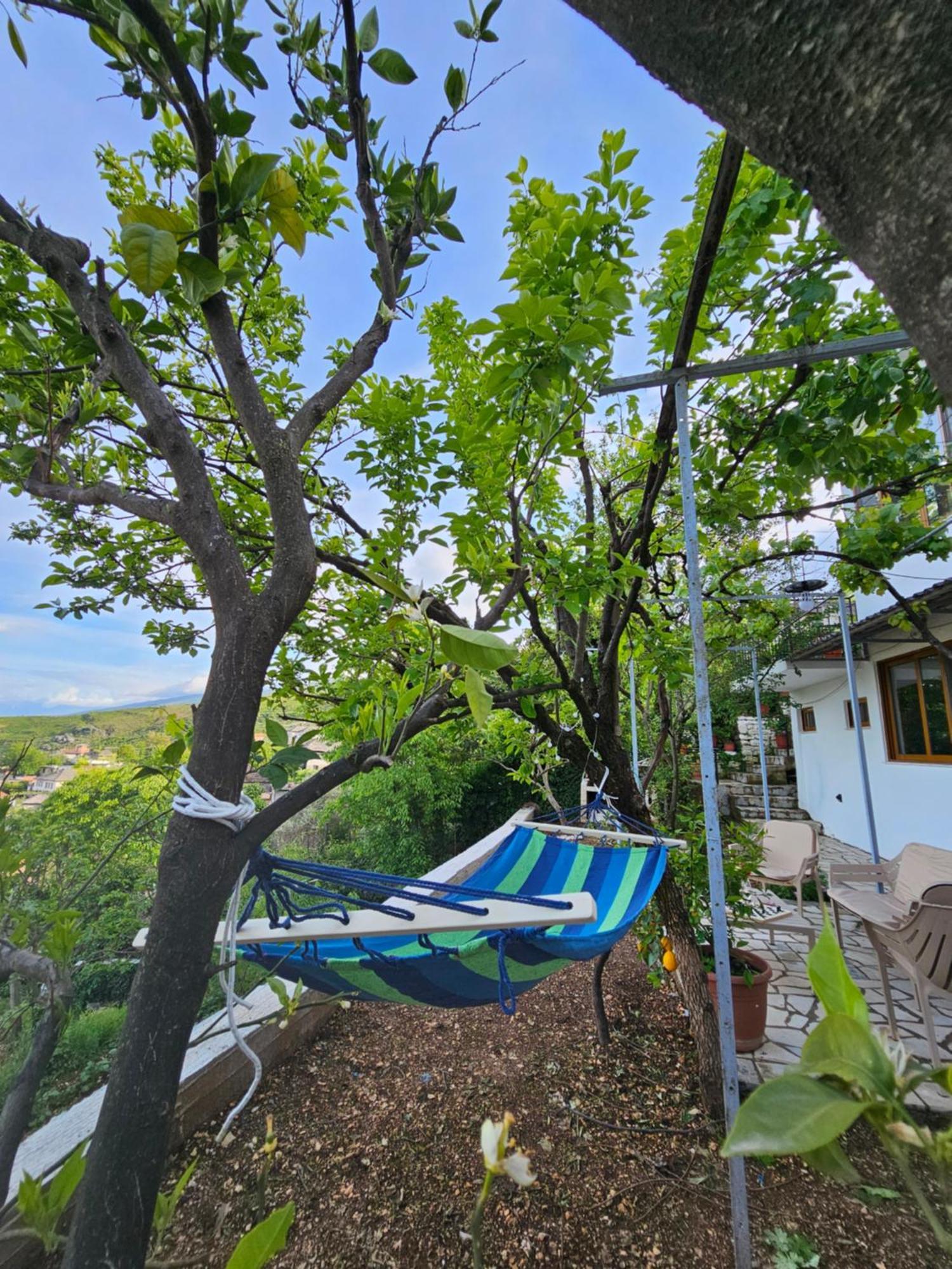 Lemon Garden Apartment-Hot Tub Jacuzzi Gjirokastra Kültér fotó